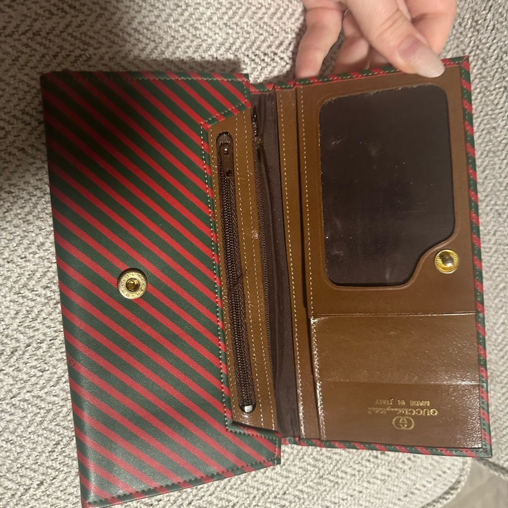 Vintage Gucci Red and Green Striped Wallet - Picture 3 of 7